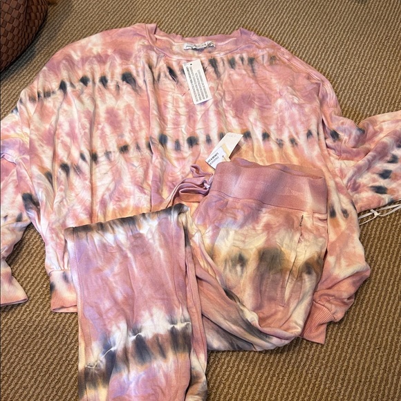 NWT Young Fabulous & Broke Pink tie dye lounge set size medium - Picture 1 of 8